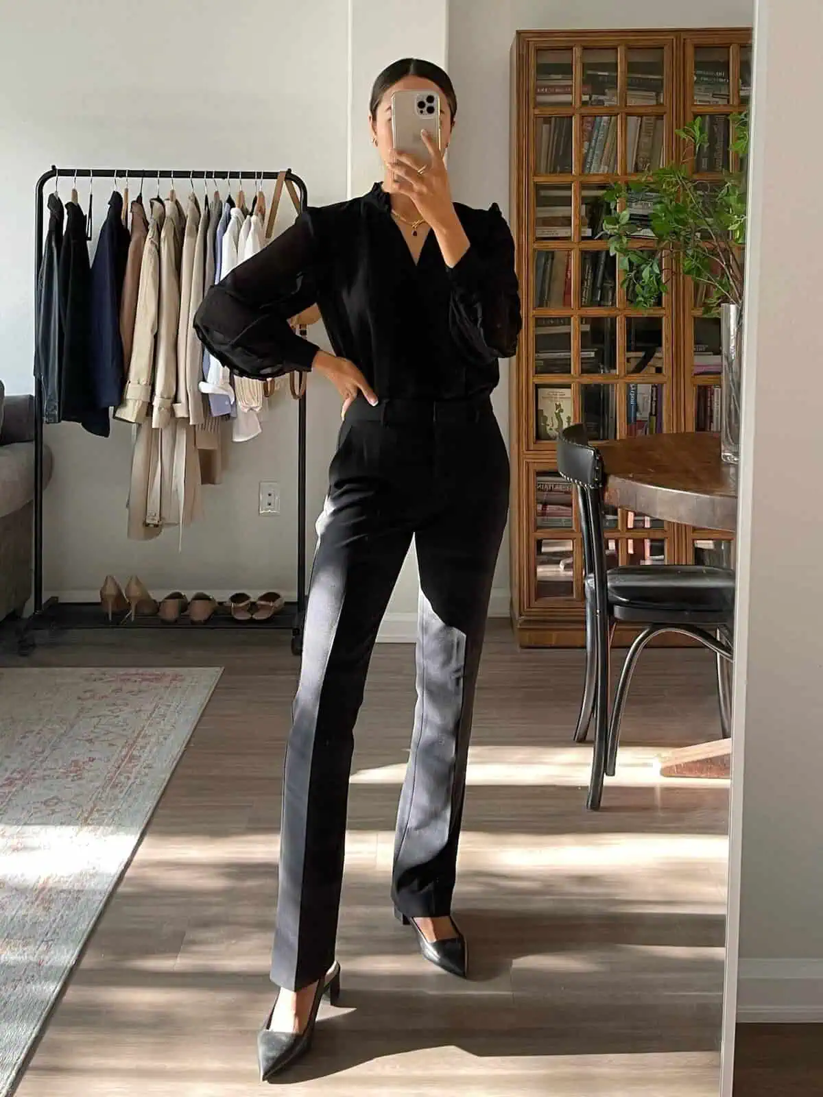 5-Work-Outfits-Styling-Black-Pants4