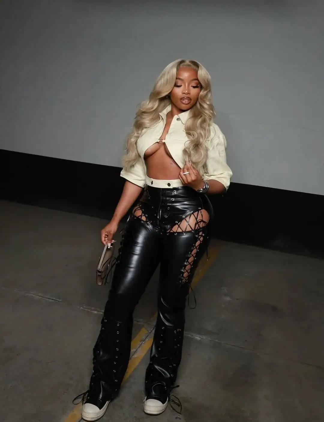 Pick a outfit 1-4 Follow @outfitshaderoom for more (1)