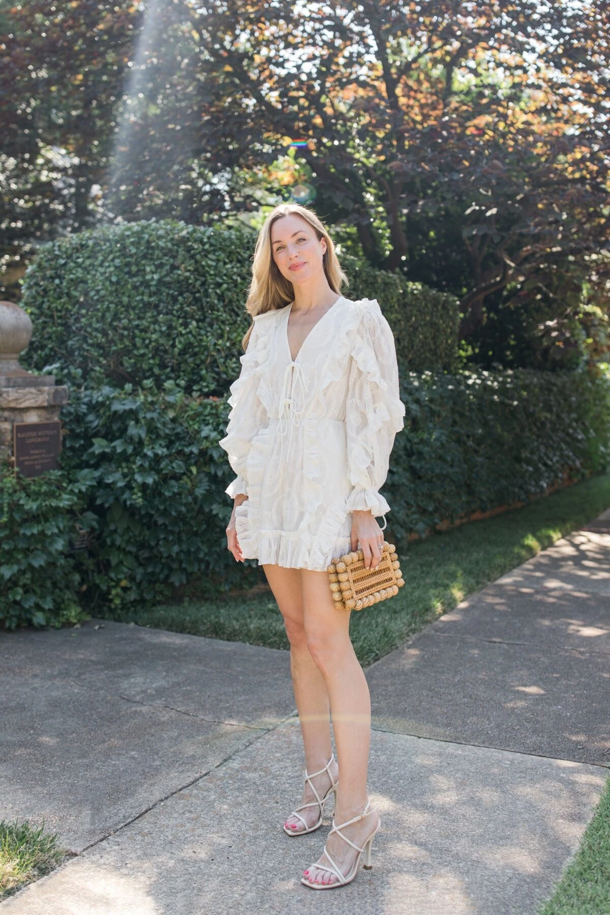 white-summer-outfit-ideas-scaled