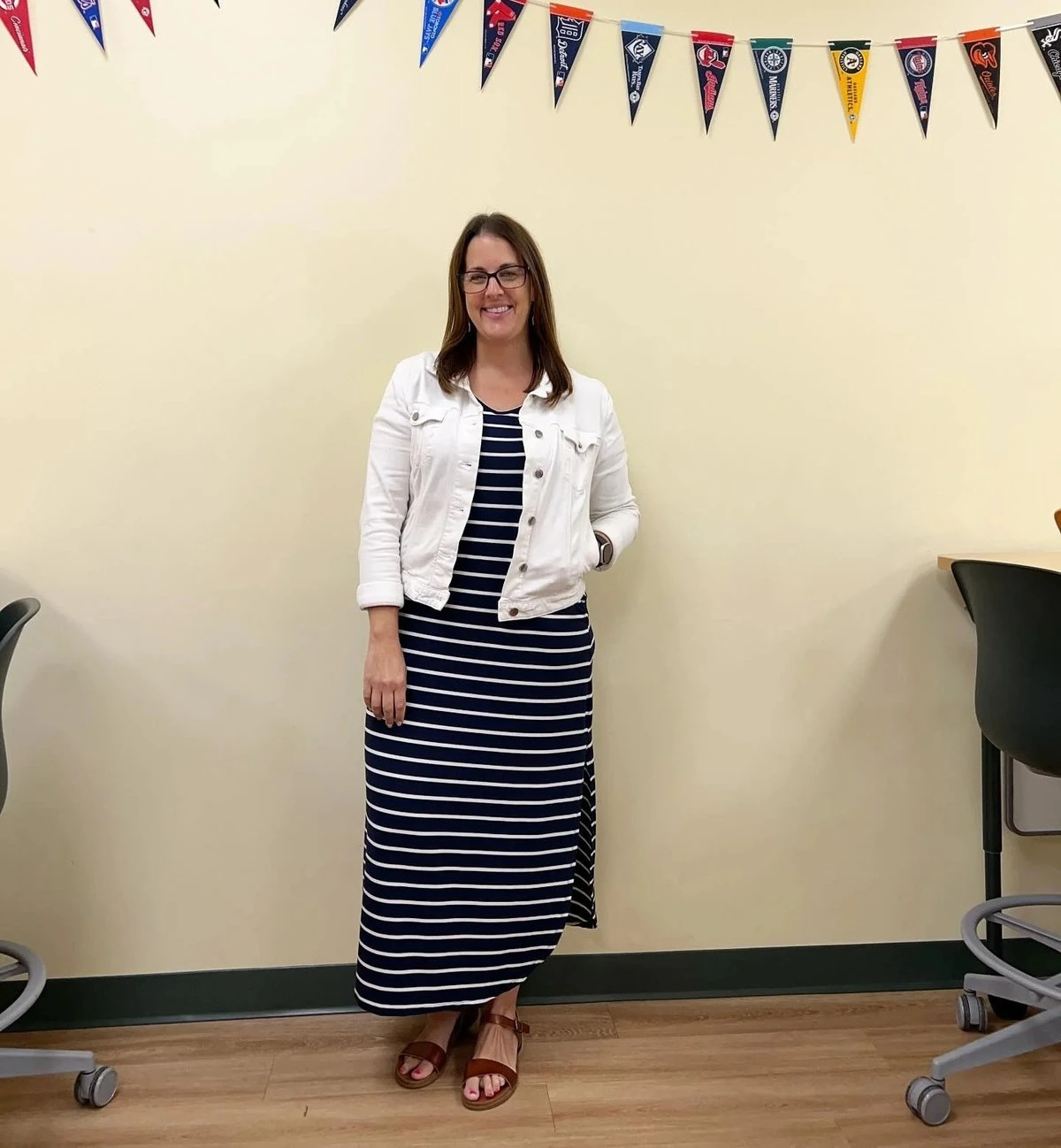 4._Navy_Stripes_and_White_Layers_Teacher_Outfits