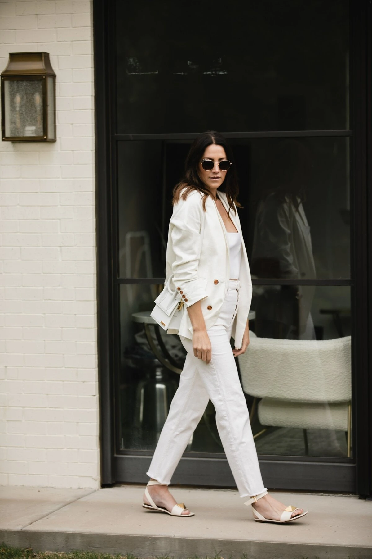 All-white-outfits-for-summer-blazer