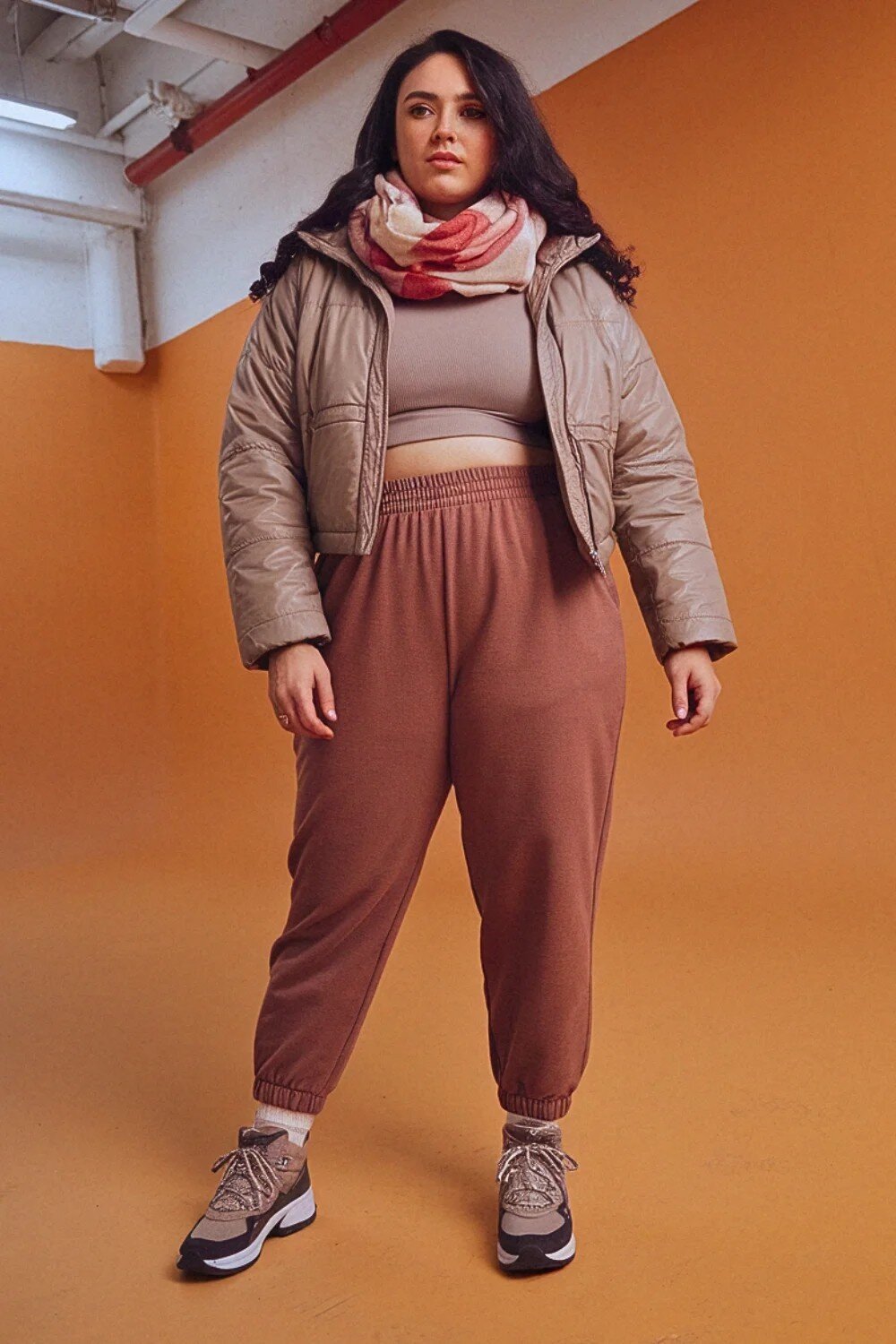 Plus-Size-Fall-Cropped-Puffer-and-High-Waisted-Sweatpants-Athleisure-Outfit
