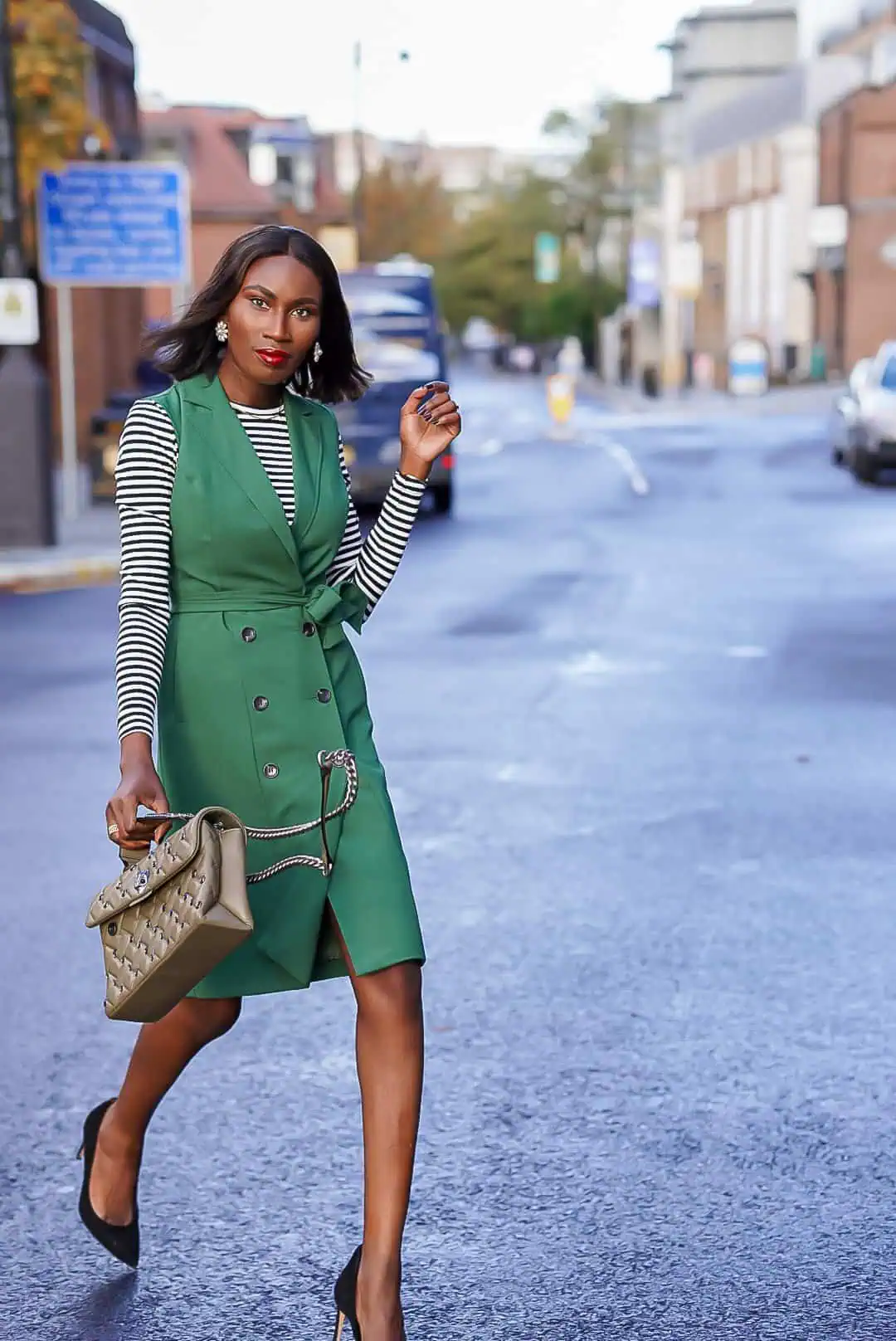 How-to-style-a-sleeveless-dress-Workwear-Workwear-style-Thatcorporatechic-Fashion-trends-classic-style-How-to-wear-Brenton-top