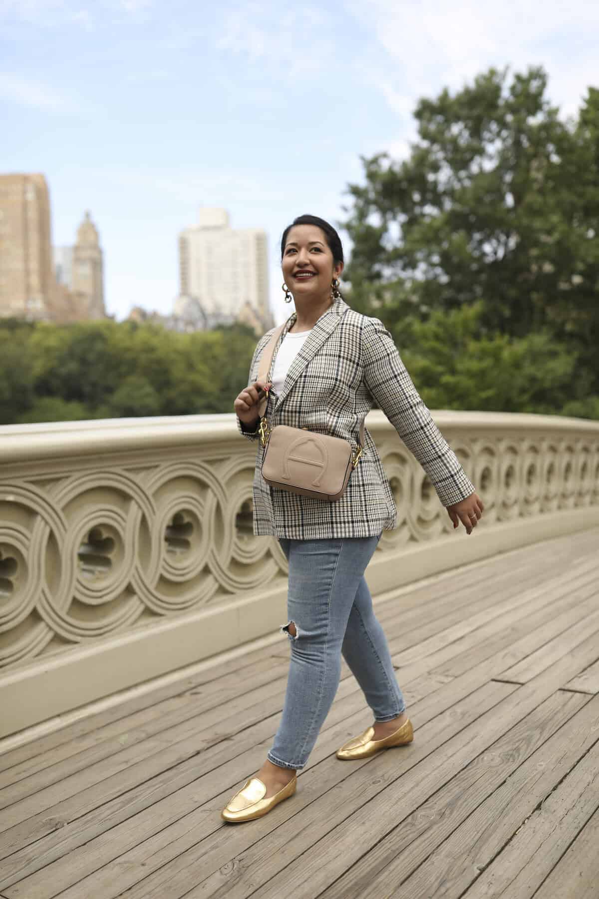 Casual+Fall+outfit+Blazer+and+jeans+Etienne+Aigner+Cross+body+bag