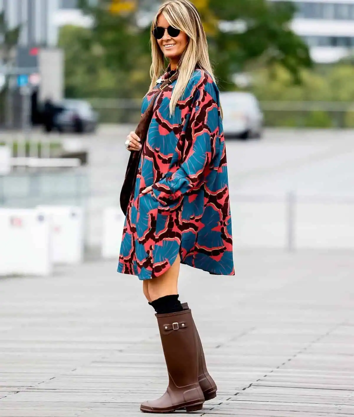 rainy-day-outfits-woman-wearing-a-printed-dress-and-rain-boots