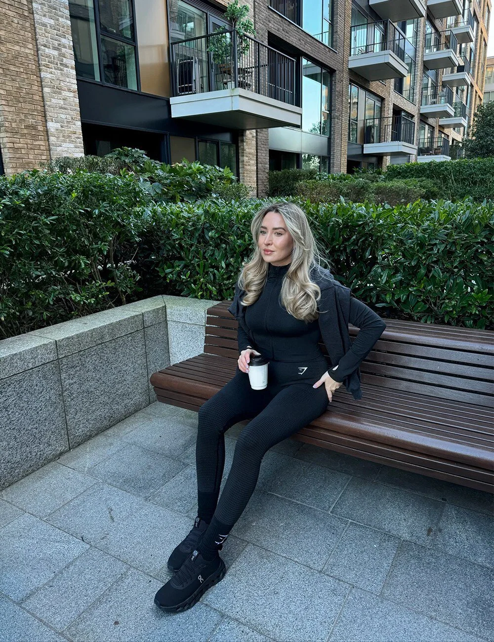 Monochrome_leggings_outfit