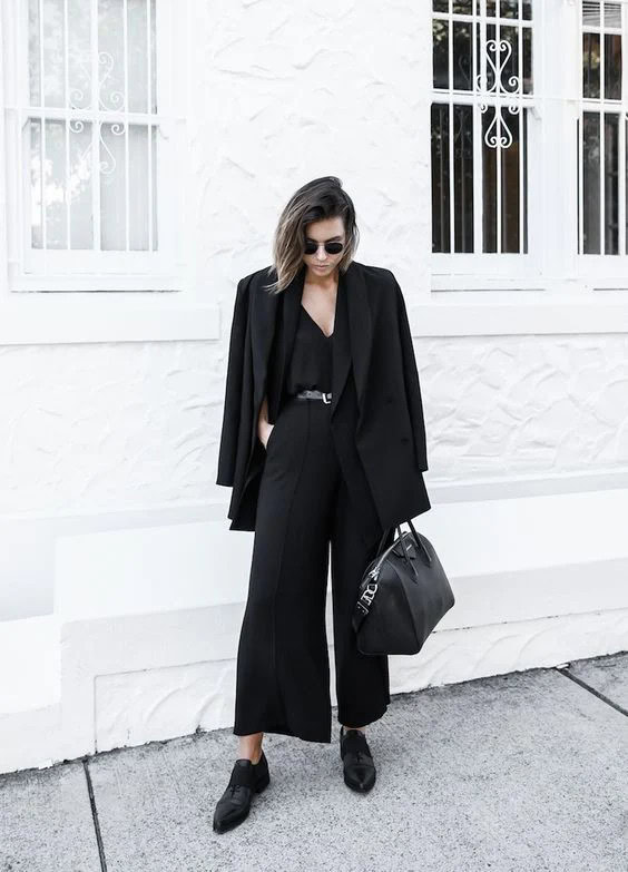 All_black_outfit_inspiration_for_women