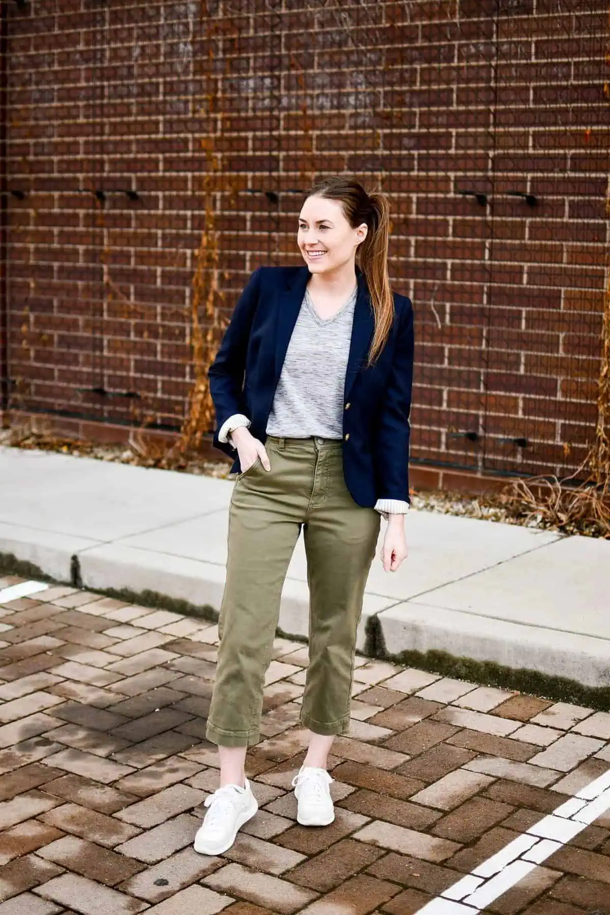 Casual+workwear+outfit+idea+with+navy+blazer,+cropped+chino+pants,+and+white+sneakers+_+Cotton+Cashmere+Cat+Hair