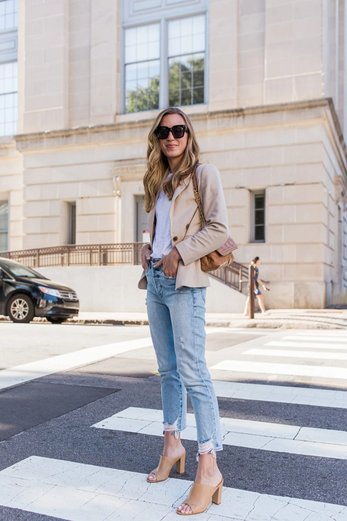 how-to-wear-light-wash-jeans-scaled