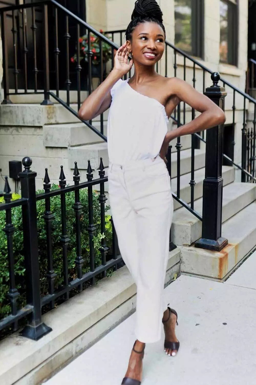 all-white-outfits-fresh-look-jeans-one-shoulder-top