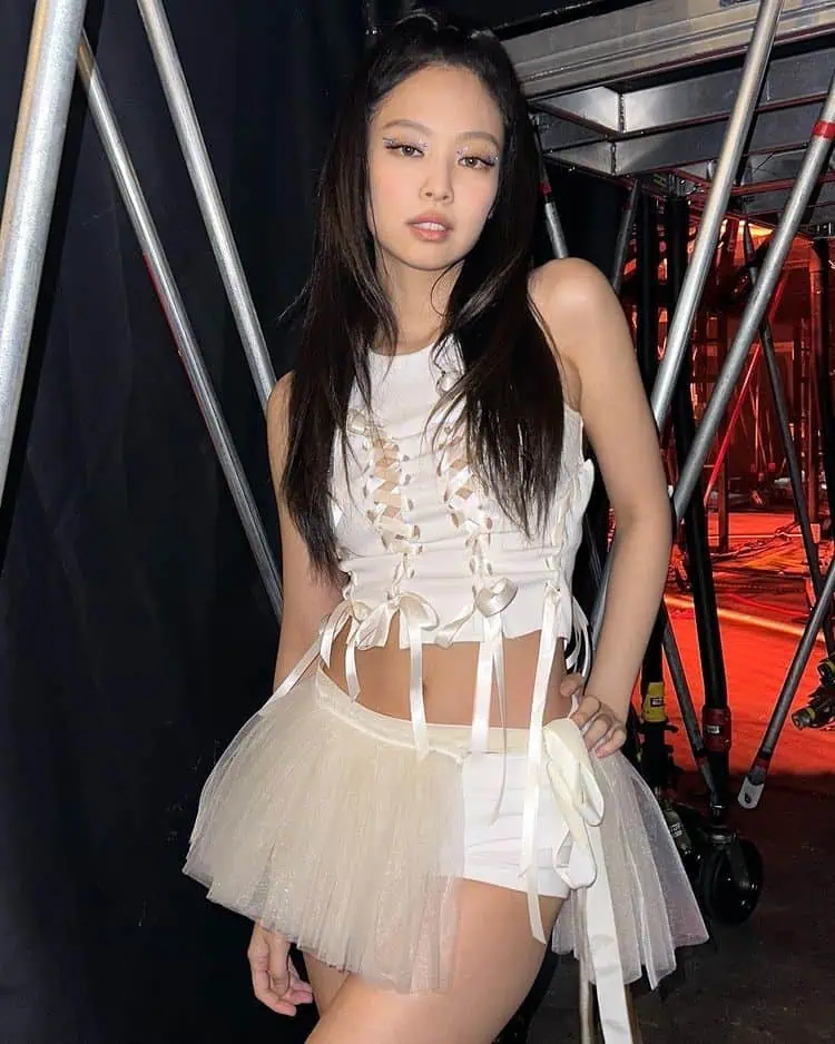 insert-2-jennie-outfit